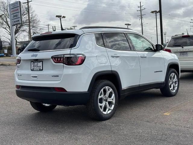2025 Jeep Compass COMPASS LATITUDE 4X4