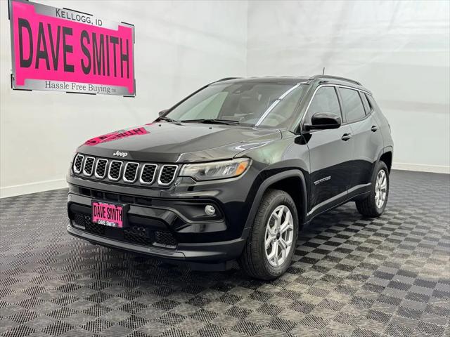 2025 Jeep Compass COMPASS LATITUDE 4X4