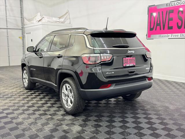 2025 Jeep Compass COMPASS LATITUDE 4X4
