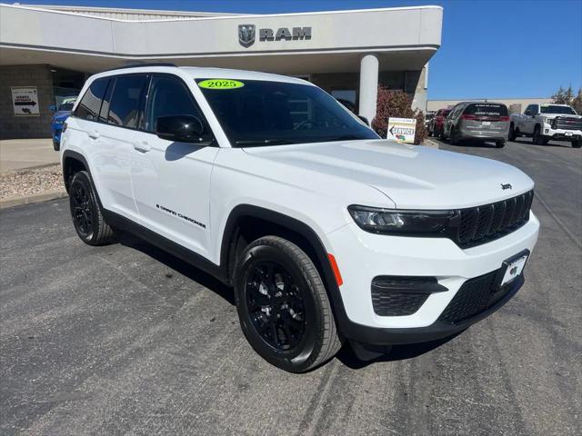 2025 Jeep Grand Cherokee GRAND CHEROKEE ALTITUDE 4X4 2025 Jeep Grand Cherokee GRAND CHEROKEE ALTITUDE 4X4