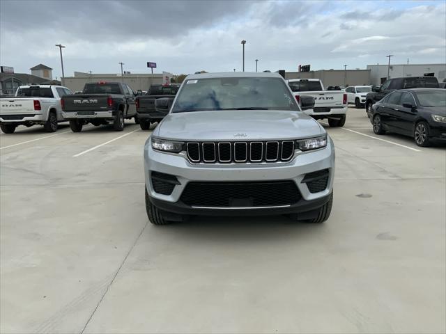 2025 Jeep Grand Cherokee GRAND CHEROKEE LAREDO 4X2