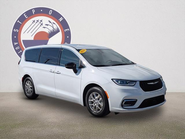 2025 Chrysler Pacifica PACIFICA SELECT