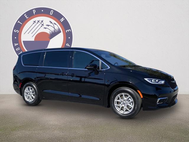 2025 Chrysler Pacifica PACIFICA SELECT