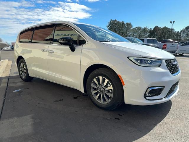 2025 Chrysler Pacifica Hybrid PACIFICA PLUG-IN HYBRID SELECT