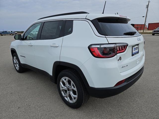 2025 Jeep Compass COMPASS LATITUDE 4X4