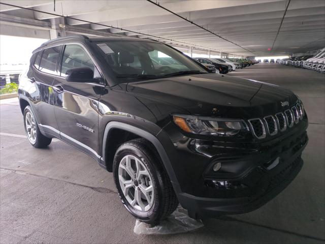 2025 Jeep Compass COMPASS LATITUDE 4X4