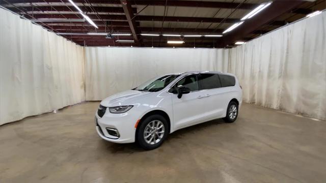 2025 Chrysler Pacifica PACIFICA SELECT AWD