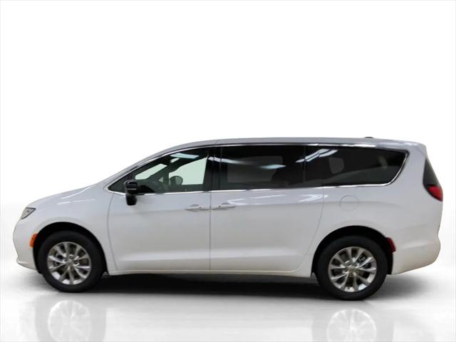 2025 Chrysler Pacifica PACIFICA SELECT AWD