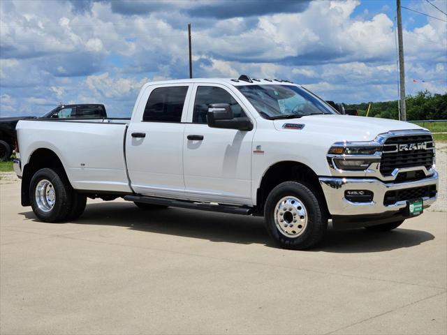 2025 RAM Ram 3500 RAM 3500 TRADESMAN CREW CAB 4X4 8 BOX
