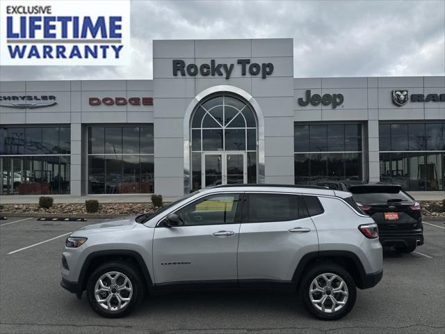 2025 Jeep Compass COMPASS LATITUDE 4X4