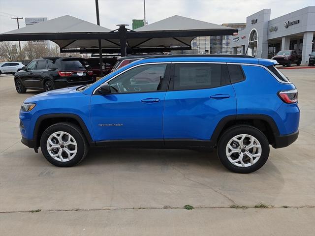 2025 Jeep Compass COMPASS LATITUDE 4X4