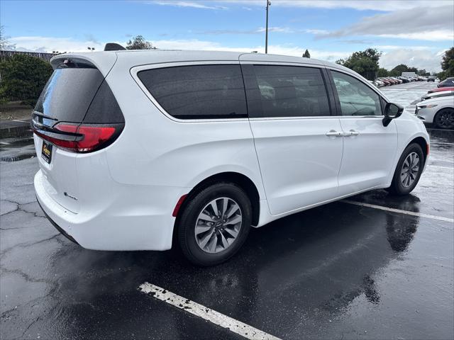 2025 Chrysler Pacifica Hybrid PACIFICA PLUG-IN HYBRID SELECT