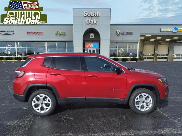 2025 Jeep Compass COMPASS LATITUDE 4X4