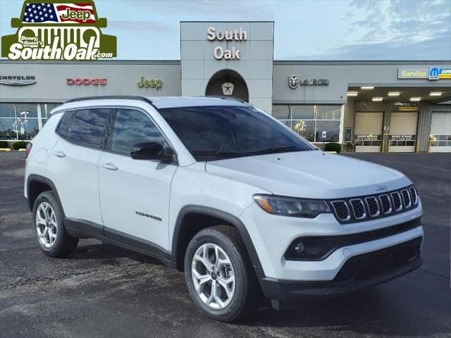 2025 Jeep Compass COMPASS LATITUDE 4X4
