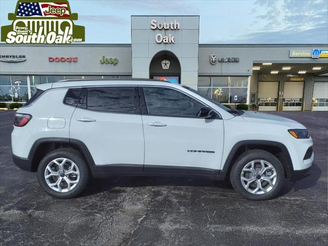 2025 Jeep Compass COMPASS LATITUDE 4X4
