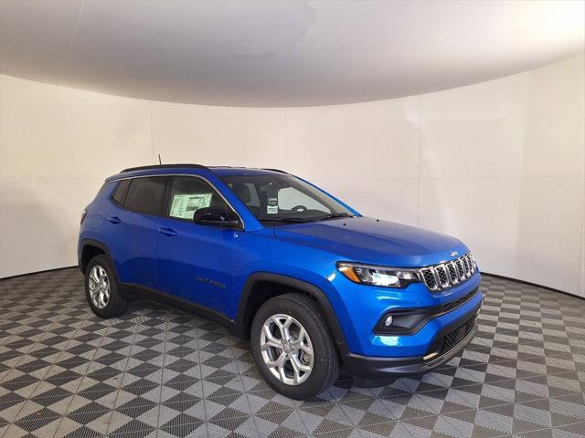 2025 Jeep Compass COMPASS LATITUDE 4X4