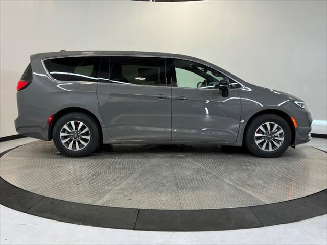 2025 Chrysler Pacifica Hybrid PACIFICA PLUG-IN HYBRID SELECT