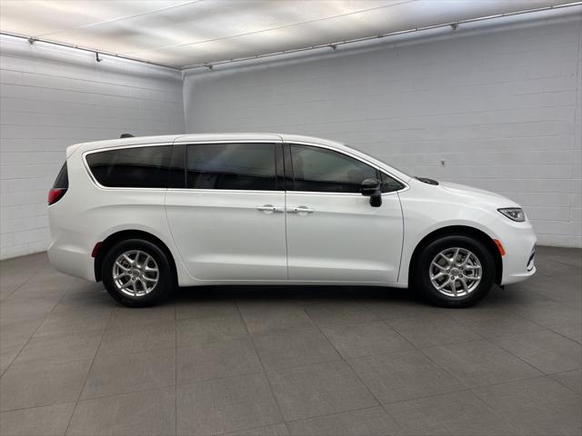 2025 Chrysler Pacifica PACIFICA SELECT