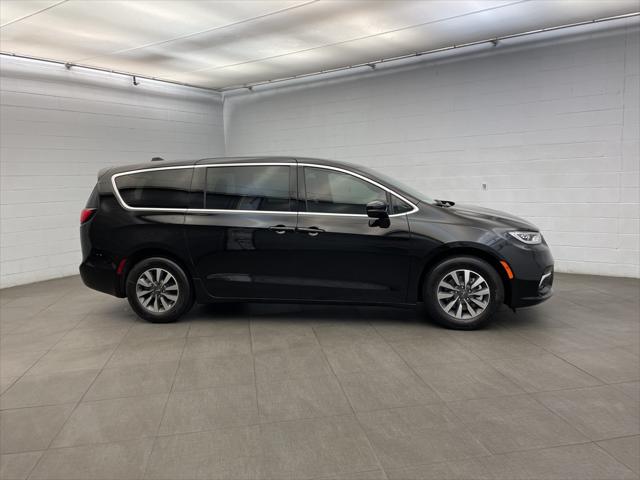 2025 Chrysler Pacifica Hybrid PACIFICA PLUG-IN HYBRID SELECT