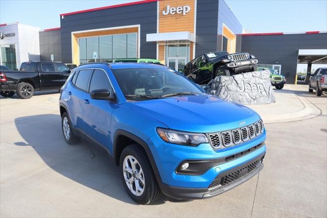 2025 Jeep Compass COMPASS LATITUDE 4X4
