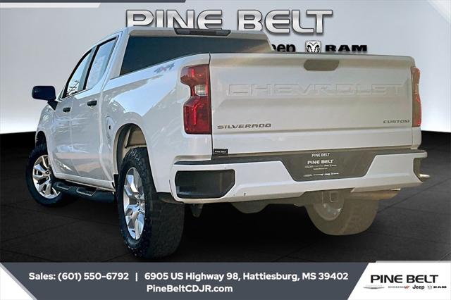 2022 Chevrolet Silverado 1500 4WD Crew Cab Short Bed Custom