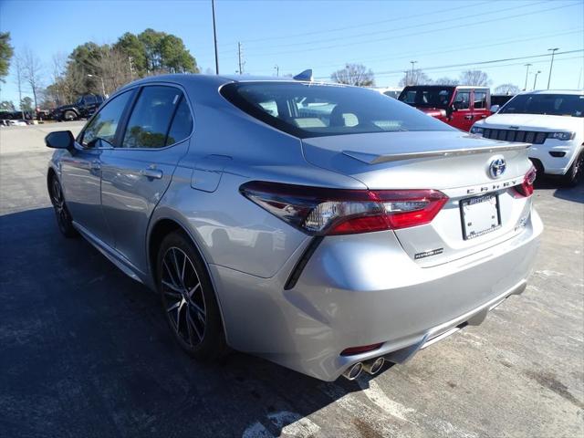 2021 Toyota Camry SE Hybrid