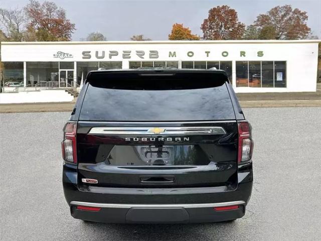 2023 Chevrolet Suburban 4WD LS