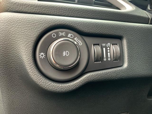 2025 Chrysler Pacifica PACIFICA SELECT