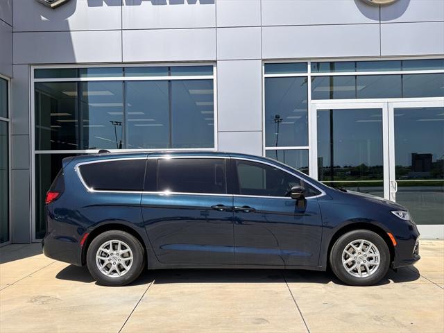 2025 Chrysler Pacifica PACIFICA SELECT