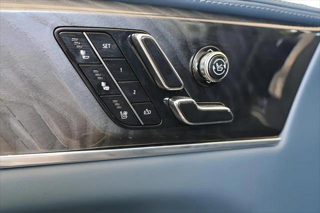 2025 Cadillac Escalade Luxury 2