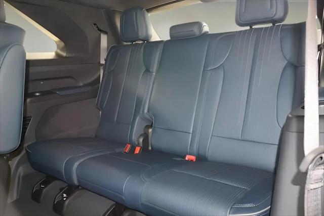 2025 Cadillac Escalade Luxury 2
