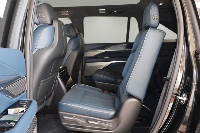 2025 Cadillac Escalade Luxury 2
