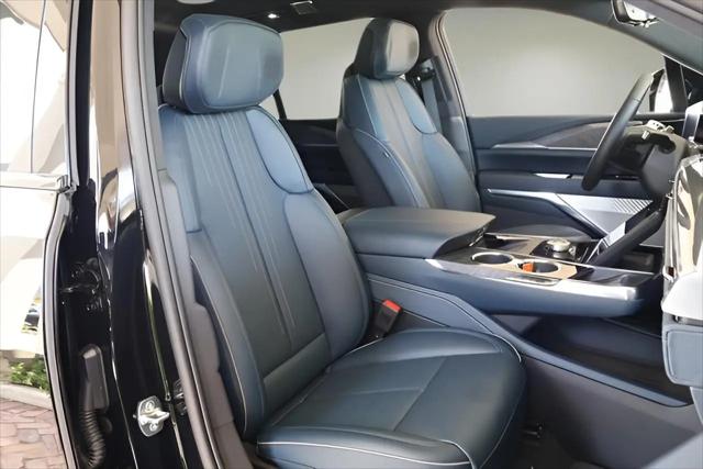 2025 Cadillac Escalade Luxury 2