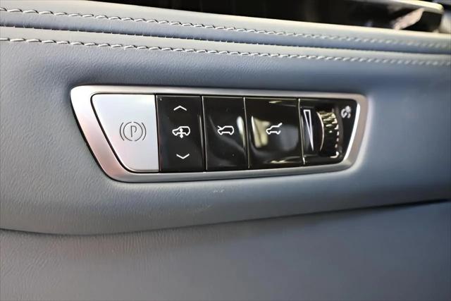 2025 Cadillac Escalade Luxury 2