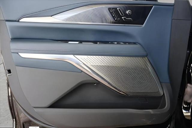2025 Cadillac Escalade Luxury 2
