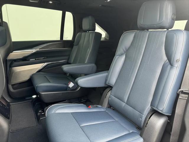 2025 Cadillac Escalade Sport 2