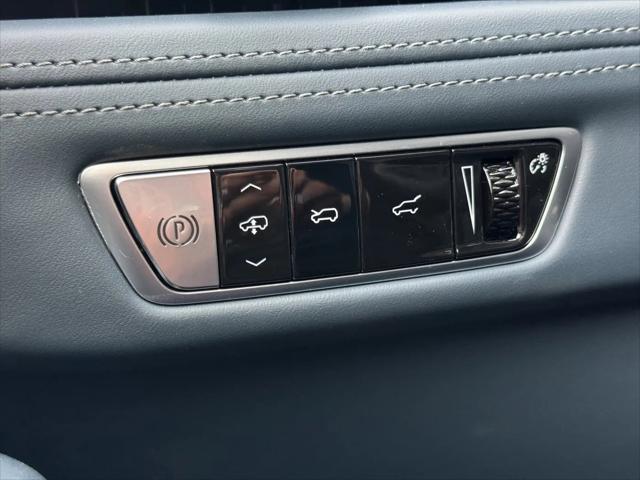 2025 Cadillac Escalade Sport 2