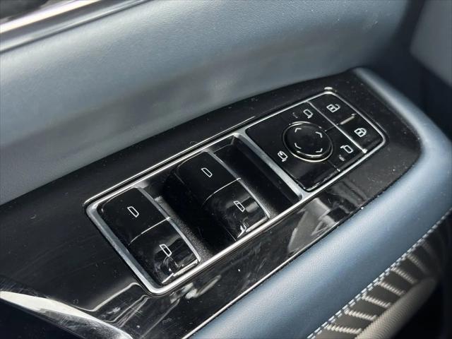 2025 Cadillac Escalade Sport 2