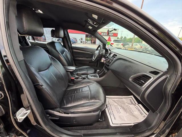 2013 Chrysler 200 Touring