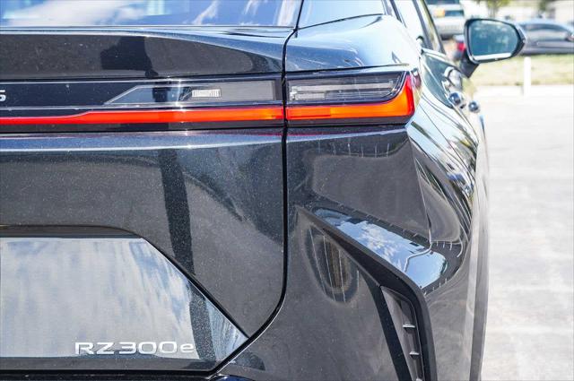 2025 Lexus 300 Premium