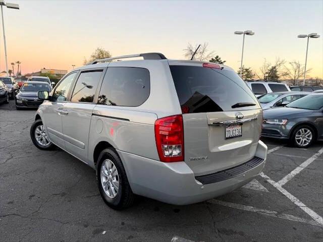 2012 Kia Sedona LX
