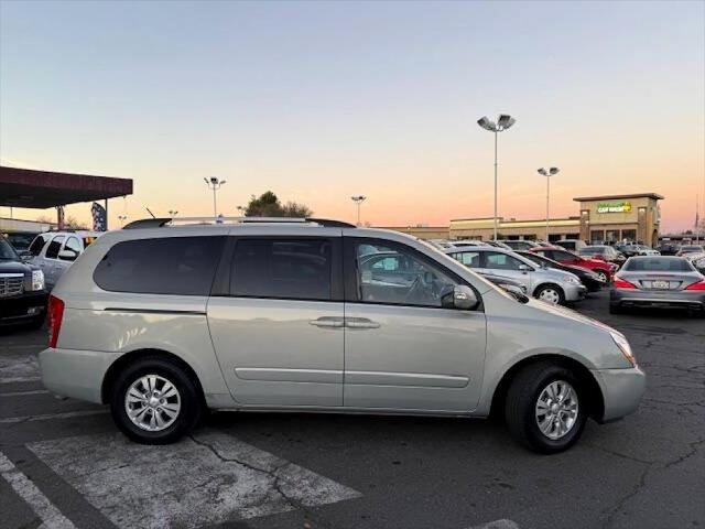 2012 Kia Sedona LX