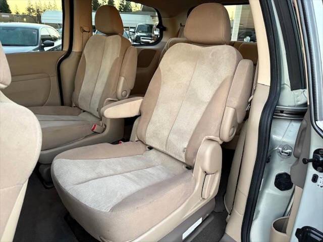 2012 Kia Sedona LX