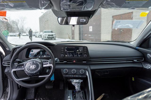 Elantra Essential