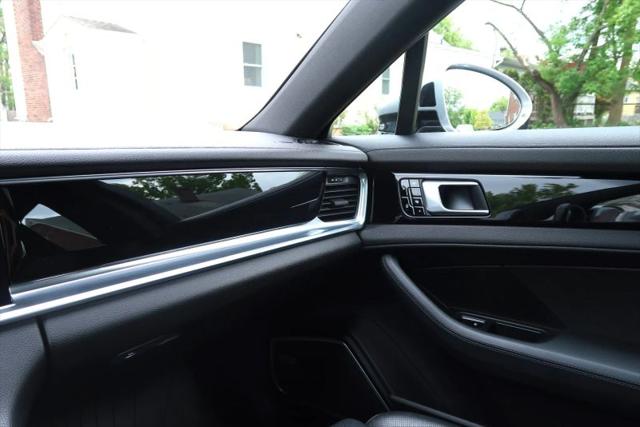 2017 Porsche Panamera 4