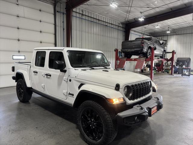 2025 Jeep Gladiator GLADIATOR NIGHTHAWK 4X4