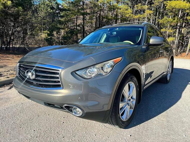2016 INFINITI QX70 Standard