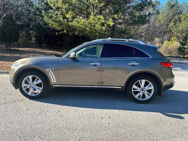 2016 INFINITI QX70 Standard