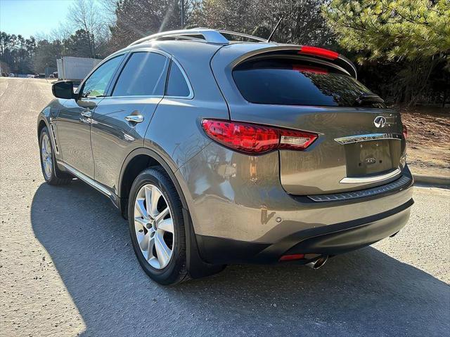 2016 INFINITI QX70 Standard