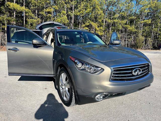 2016 INFINITI QX70 Standard